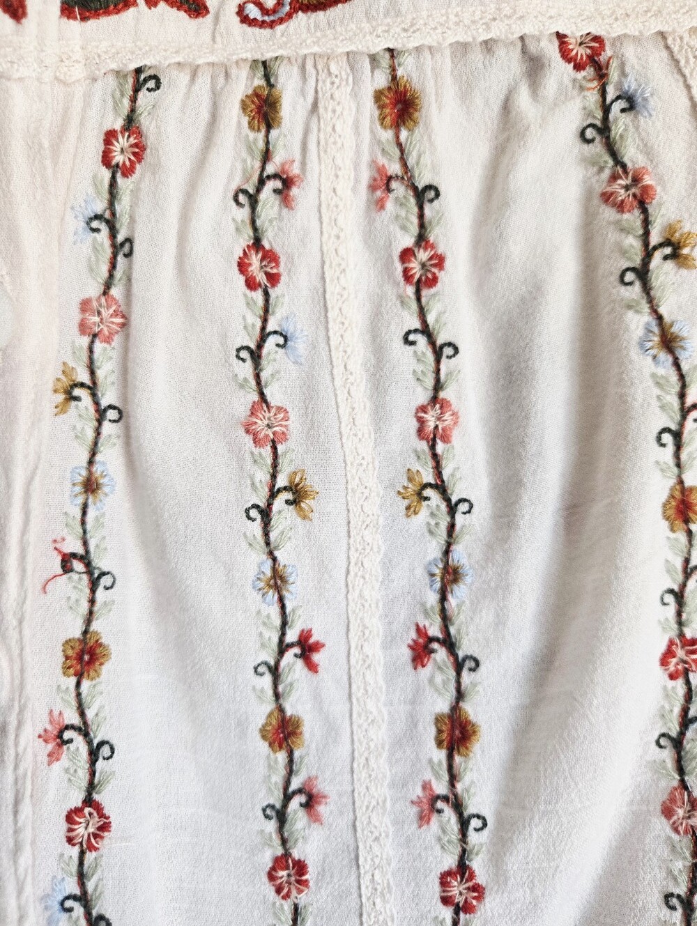 Anthropologie Akemi + Kin Boullion Floral Embroidered Crochet Lace Button Down 6 - Picture 6 of 14